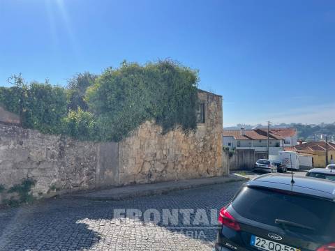 Terreno com Moradia em Ruína – Junto à Rotunda do Freixo | Campanhã, Porto
