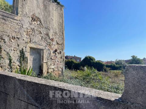 Terreno com Moradia em Ruína – Junto à Rotunda do Freixo | Campanhã, Porto