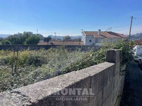 Terreno com Moradia em Ruína – Junto à Rotunda do Freixo | Campanhã, Porto