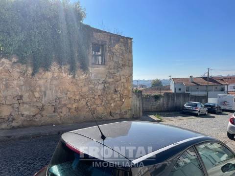 Terreno com Moradia em Ruína – Junto à Rotunda do Freixo | Campanhã, Porto
