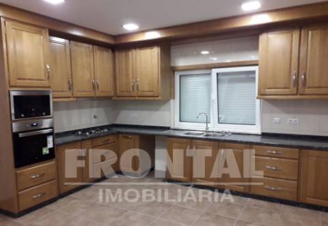 Moradia de Excelência - Construção em Granito | Centro De Mirandela, Bragança