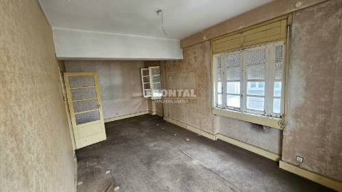 Apartamento T4+1 na Rua Santa Catarina