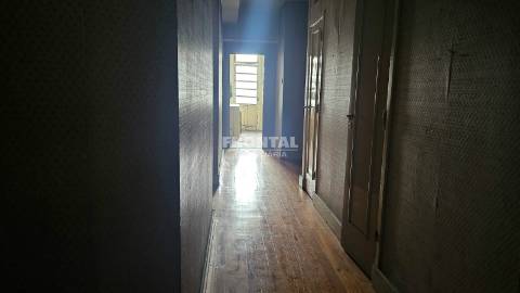 Apartamento T4+1 na Rua Santa Catarina