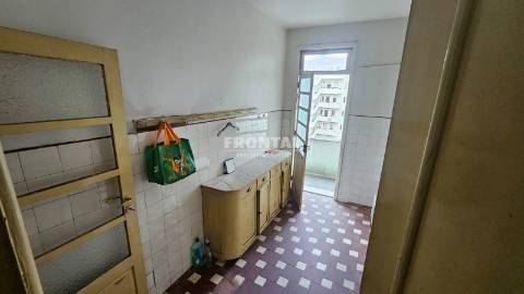 Apartamento T4+1 na Rua Santa Catarina