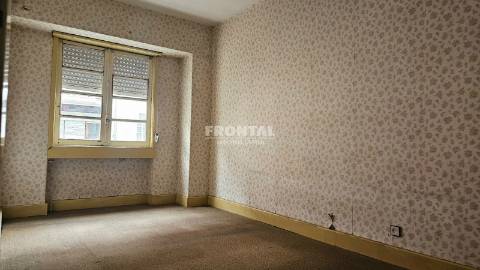 Apartamento T4+1 na Rua Santa Catarina