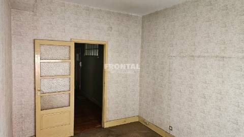 Apartamento T4+1 na Rua Santa Catarina