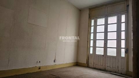 Apartamento T4+1 na Rua Santa Catarina