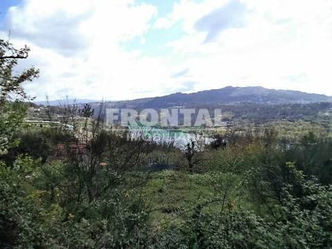 Terrenos em Penafiel