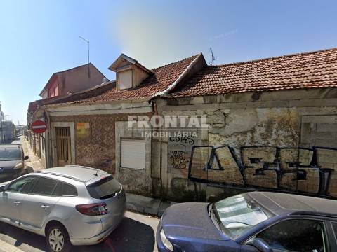 Terreno a 800m do H. S. João