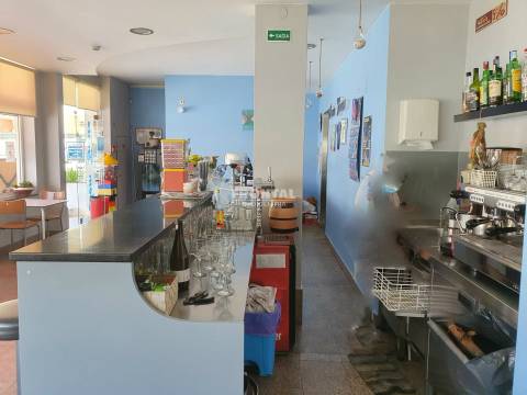 Loja ao Parque de Quires