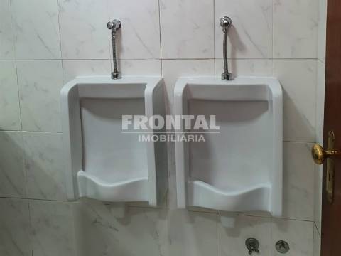 Loja ao Parque de Quires