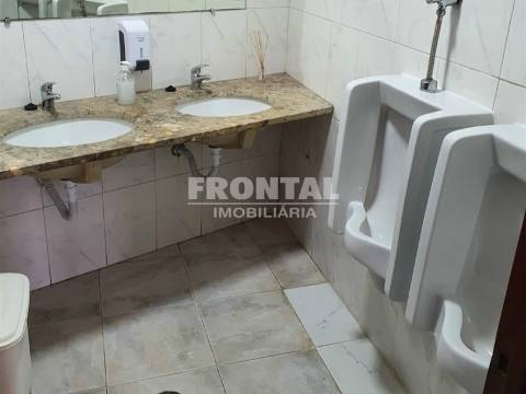 Loja ao Parque de Quires