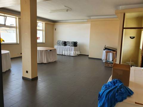 Loja para Venda - 270 m2 | Vila Nova Da Telha, Maia