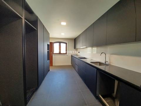 Moradia T4+1 à Praia de Miramar