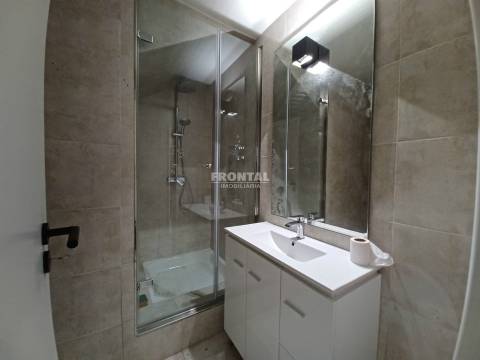 Moradia T4+1 à Praia de Miramar