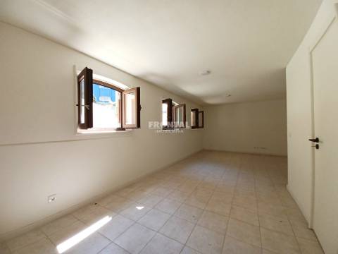 Moradia T4+1 à Praia de Miramar