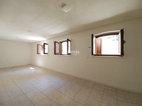 Moradia T4+1 à Praia de Miramar