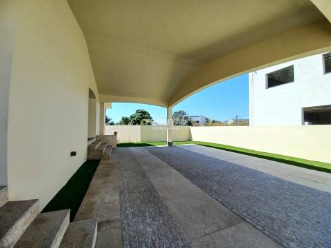 Moradia T4+1 à Praia de Miramar