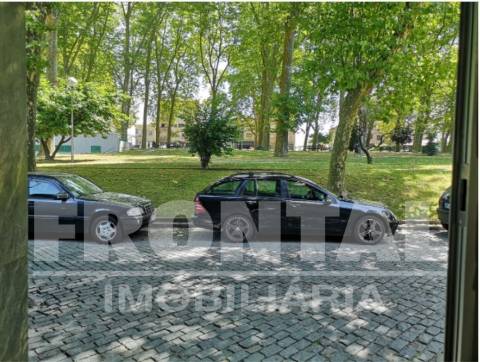 Loja com Excelente Localização no Porto | Totalmente Remodelada