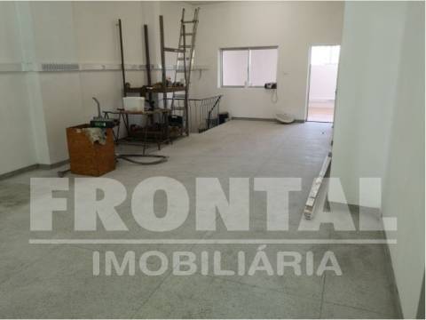 Loja com Excelente Localização no Porto | Totalmente Remodelada