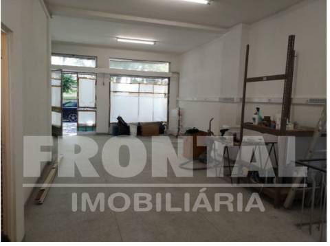 Loja com Excelente Localização no Porto | Totalmente Remodelada