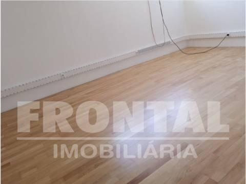 Loja com Excelente Localização no Porto | Totalmente Remodelada