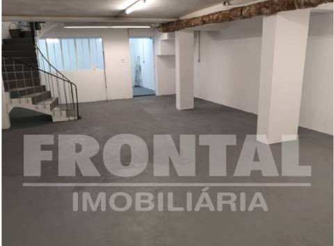 Loja com Excelente Localização no Porto | Totalmente Remodelada