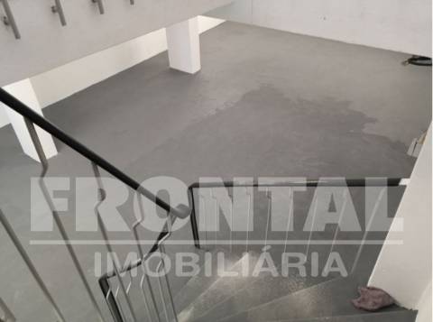 Loja com Excelente Localização no Porto | Totalmente Remodelada