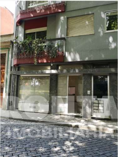 Loja com Excelente Localização no Porto | Totalmente Remodelada