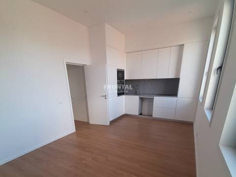 Amplo apartamento T1+1 Remodelado - Arrendamento | Francos, Ramalde, Porto