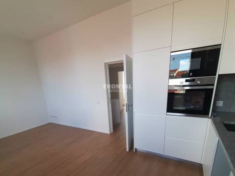 Amplo apartamento T1+1 Remodelado - Arrendamento | Francos, Ramalde, Porto