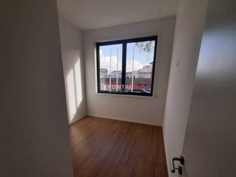 Amplo apartamento T1+1 Remodelado - Arrendamento | Francos, Ramalde, Porto