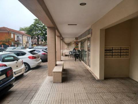 Lojas à Circunvalação