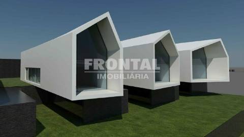 Terreno para 17 Moradias ao Rio Douro