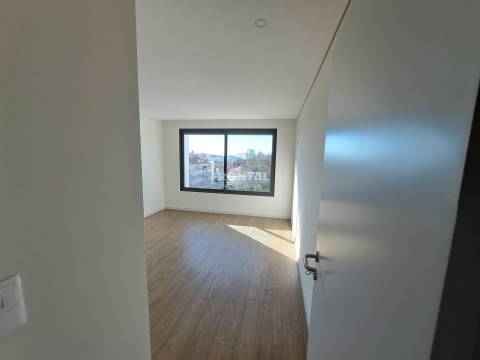 Apartamento T4 Novo na Boavista