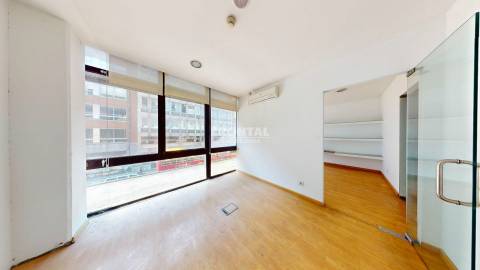 Loja junto à Praça da Batalha