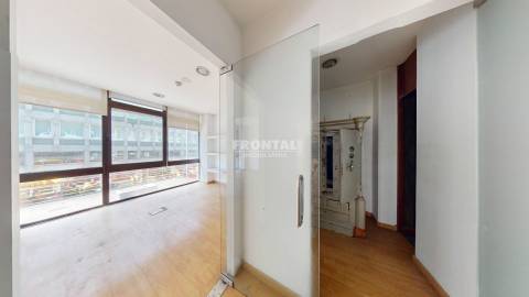 Loja junto à Praça da Batalha