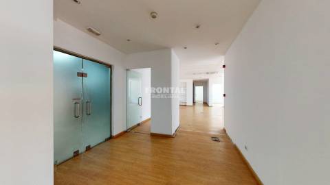 Loja junto à Praça da Batalha