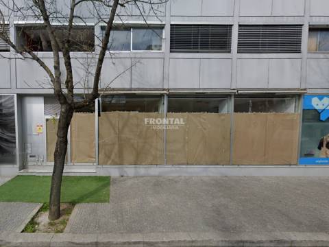 Loja de Rua - Cerca de 100m2 | São Mamede De Infesta, Matosinhos