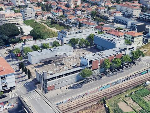 Loja de Rua - Cerca de 100m2 | São Mamede De Infesta, Matosinhos