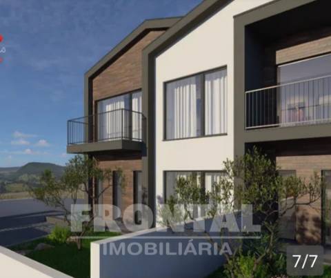 Moradia T4 Geminada - 300 m2 | Centro De Mirandela, Bragança