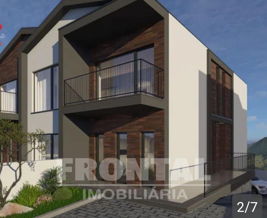 Moradia T4 Geminada - 300 m2 | Centro De Mirandela, Bragança