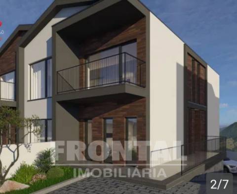 Moradia T4 Geminada - 300 m2 | Centro De Mirandela, Bragança