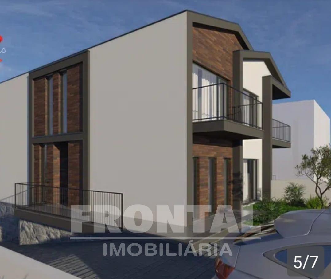 Moradia T4 Geminada - 300 m2 | Centro De Mirandela, Bragança