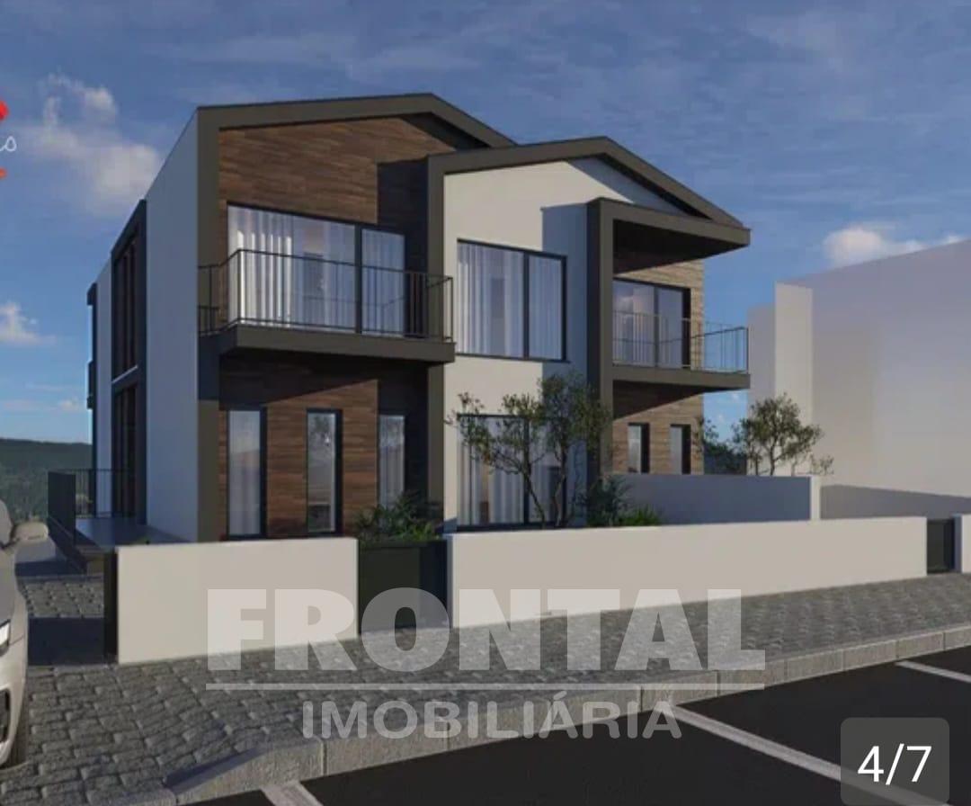 Moradia T4 Geminada - 300 m2 | Centro De Mirandela, Bragança