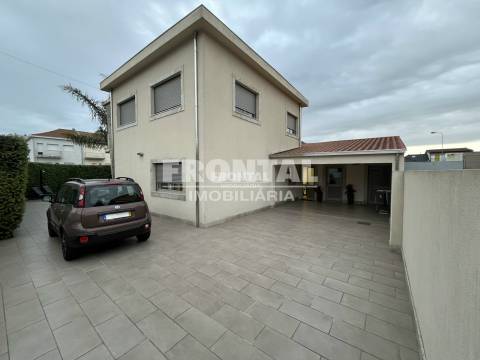 Moradia T3 c/ Piscina em Monte dos Burgos