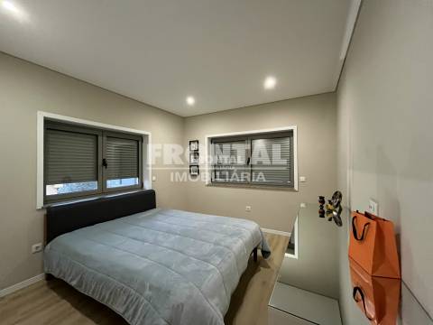 Moradia T3 c/ Piscina em Monte dos Burgos