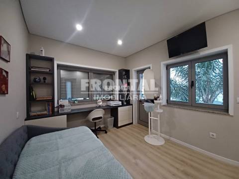 Moradia T3 c/ Piscina em Monte dos Burgos