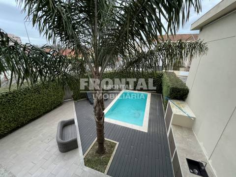 Moradia T3 c/ Piscina em Monte dos Burgos