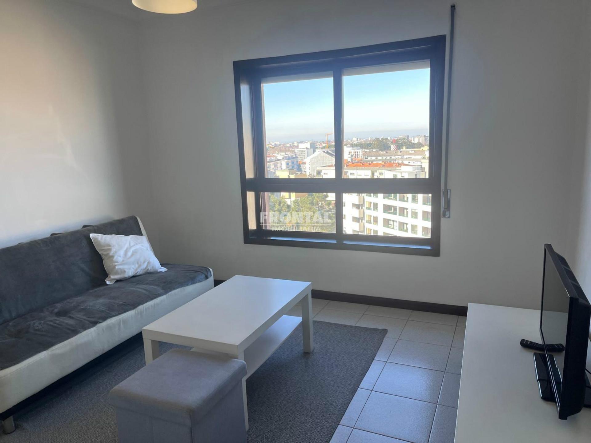 Apartamento T1 à Av. Fernão Magalhães